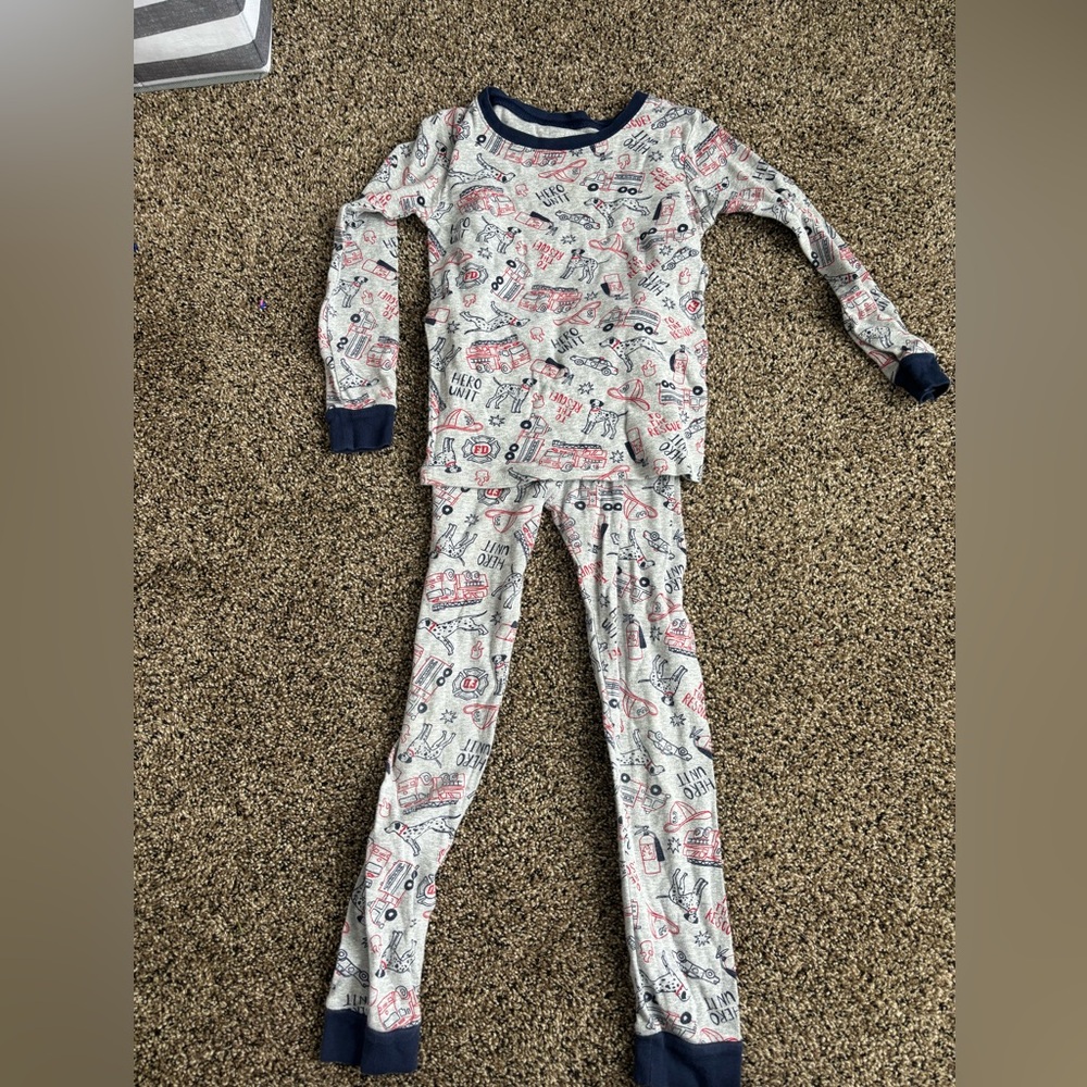 Carter’s Boys Firetruck Pajama Set Size 8